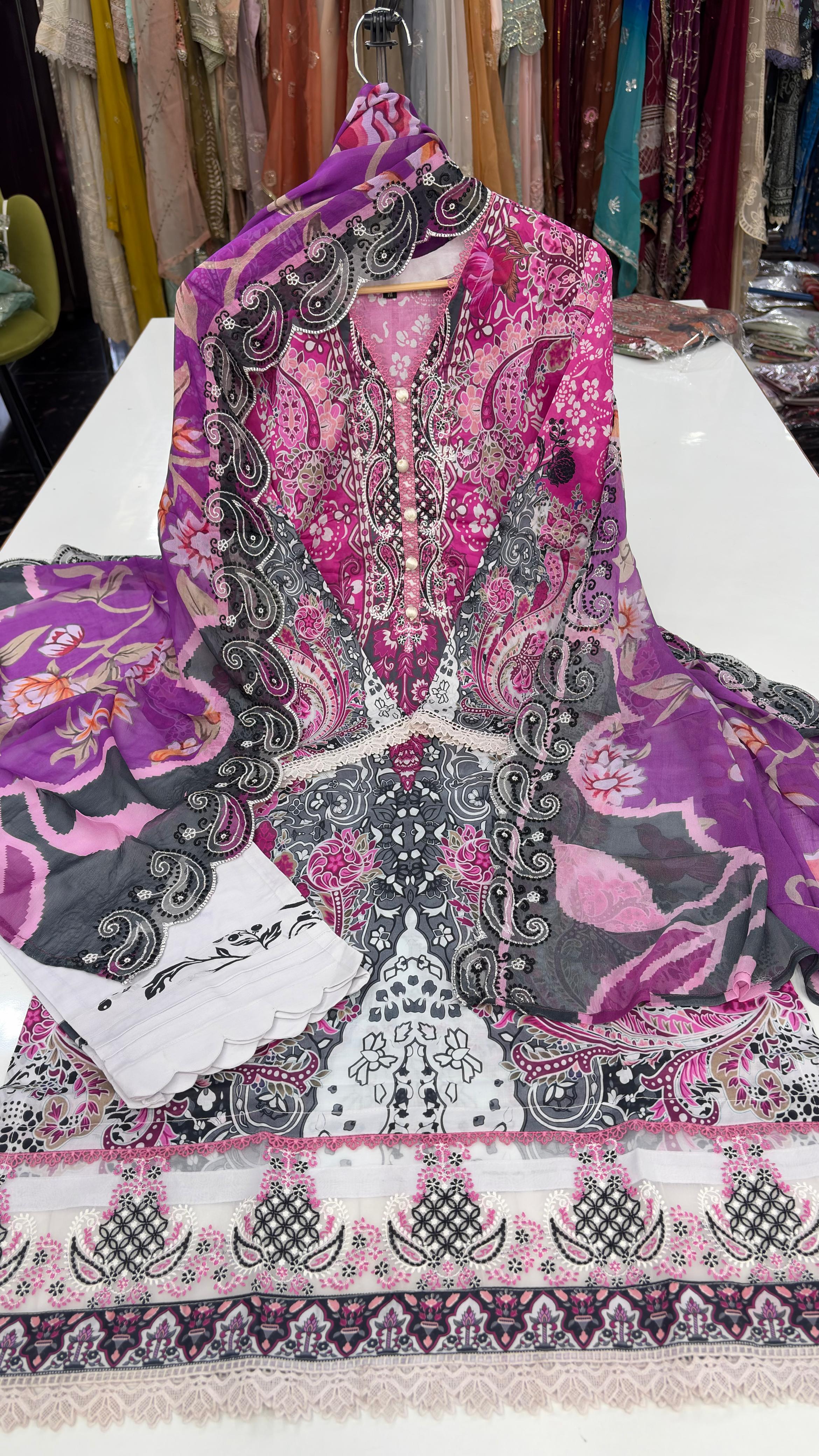 Guljee Embroidered Lawn – Stitched Collection