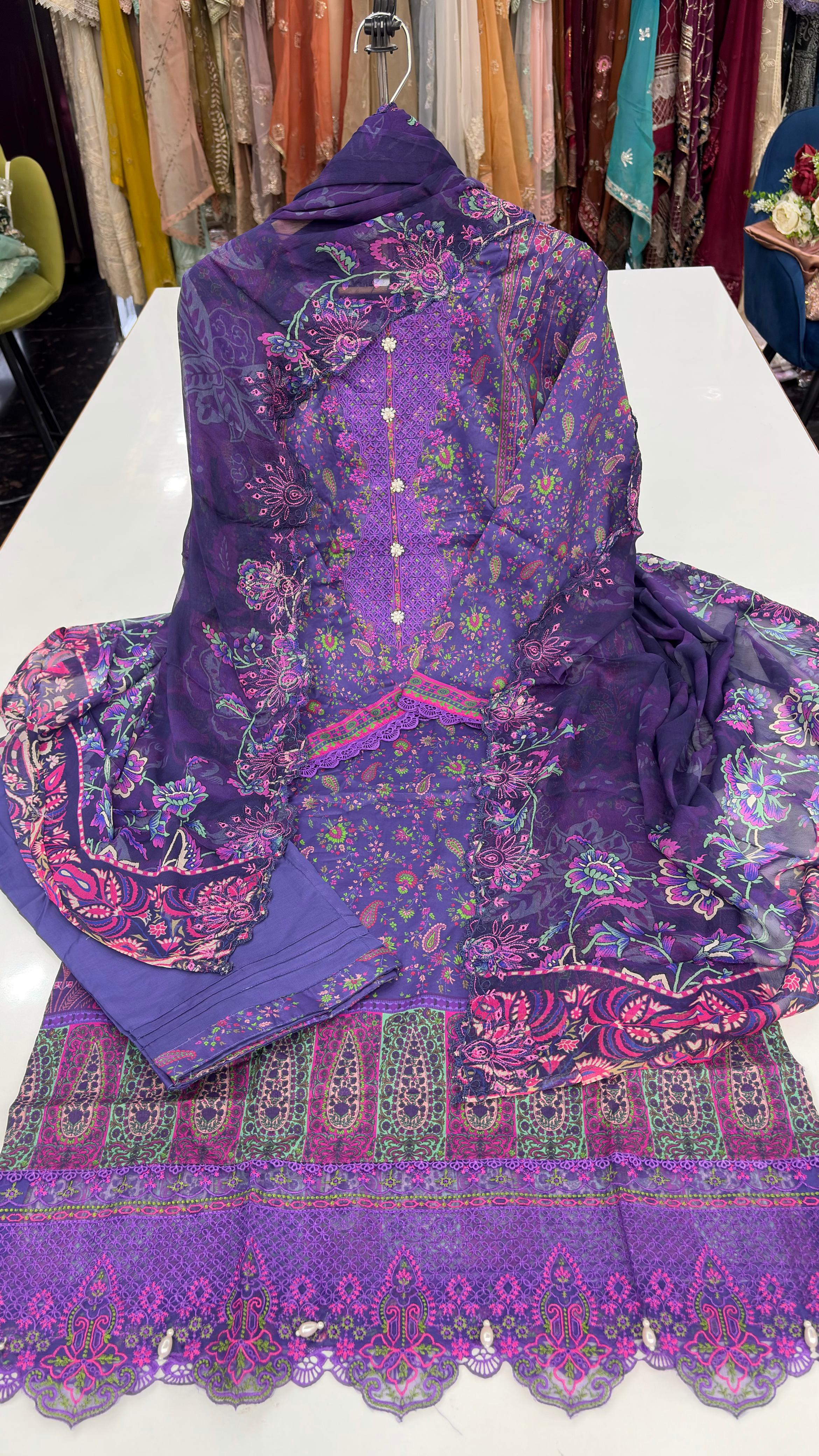 Guljee Embroidered Lawn – Stitched Collection